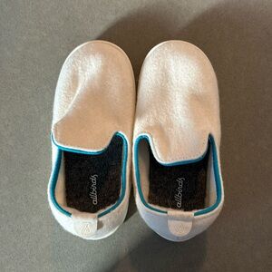 NWOT Toddler Allbirds shoes. Super comortable! Washable! Size 9 toddler.
